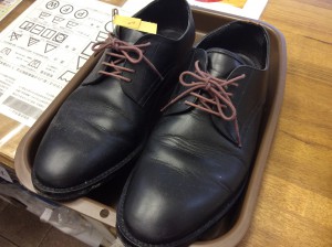 紳士革靴のカビ処理ビフォー