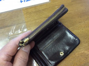 二つ折り財布のファスナー修理ビフォー