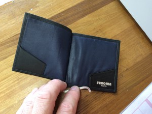 財布の合成皮革のベタつきビフォー