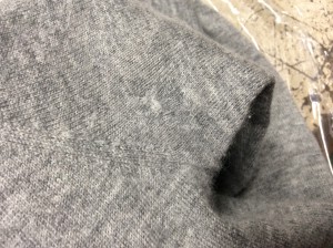 セーターの穴修理アフター